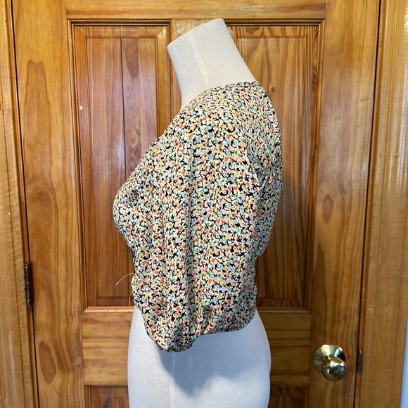 Floral button crop top - Picture 4 of 8